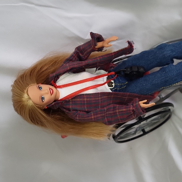 Becky School Photographer Wheelchair Barbie vintage 1998 read descrip - Picture 4 of 15